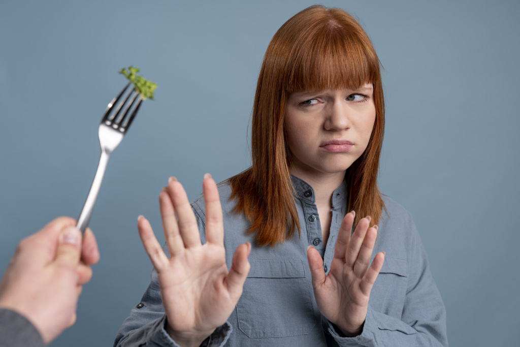 person-with-eating-disorder-trying-eat-healthy.jpg person-with-eating-disorder-trying-eat-healthy.jpg